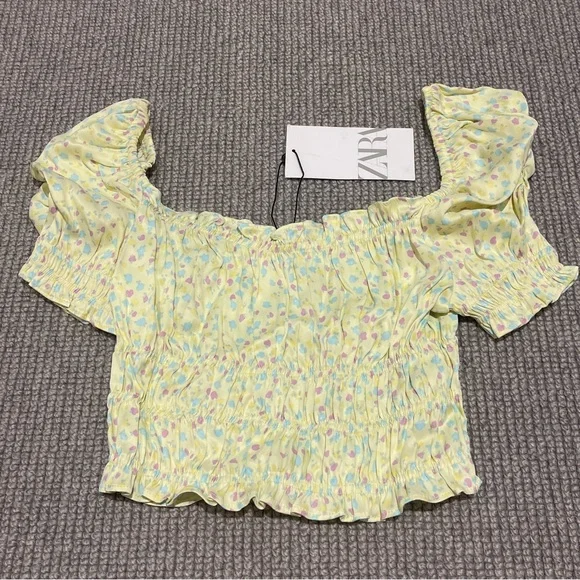 Zara Satin Effect Printed Top in Pastel Yellow (XS) - Picture 3 of 9